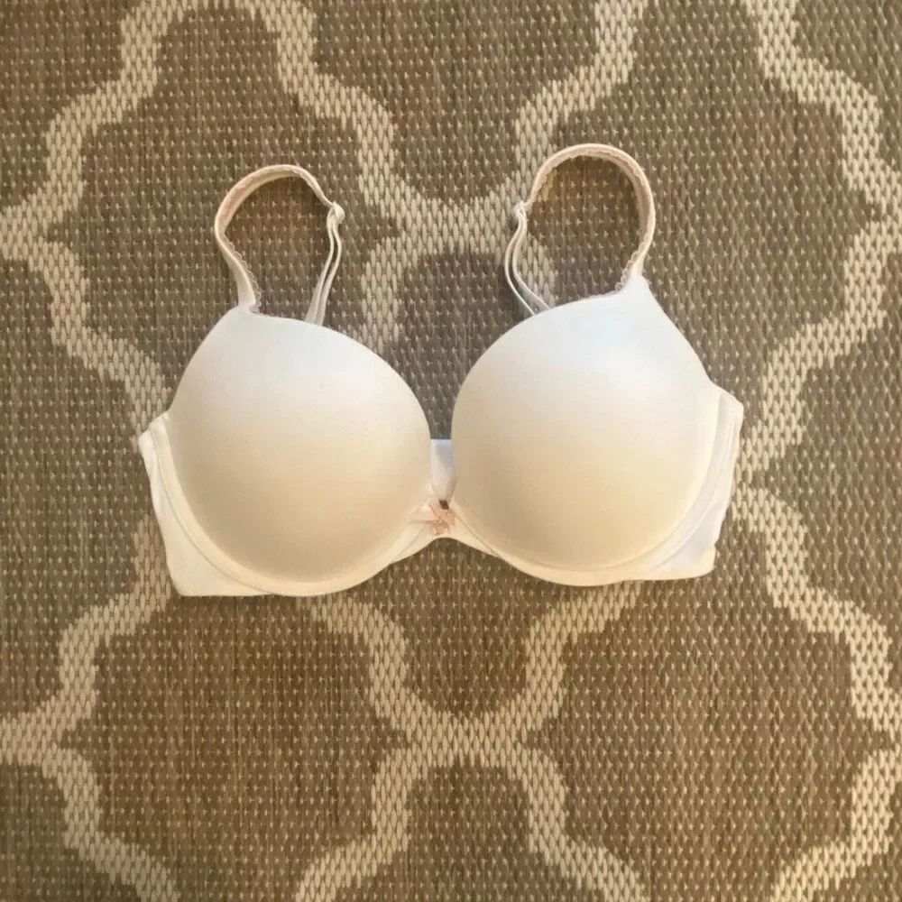 Victoria’s Secret bra, body by Victoria push-up bra size 34DD
